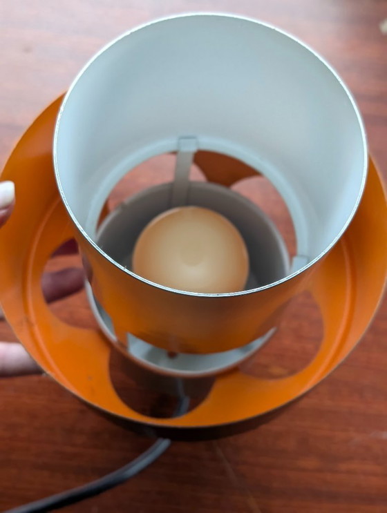 Image 1 of Lampada a sospensione Lakro in alluminio spaziale, interno nero e arancione