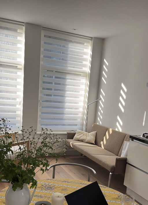 Design vintage sofa - comfortable and minimalistic , beige light 