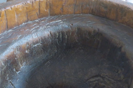 Image 1 of Table basse ancienne à mortier sculptée à la main avec plateau circulaire en verre