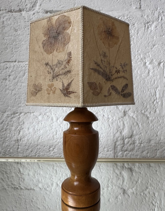 Image 1 of Gedrechselte Holzlampe mit Herbarium-Lampenschirm, 1970er Jahre