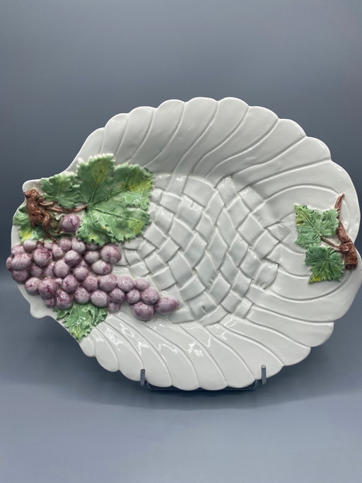 Grand plat en faïence italienne – Décor de vigne et de raisins en relief – Fabriqué en Italie – servies, Ceramic