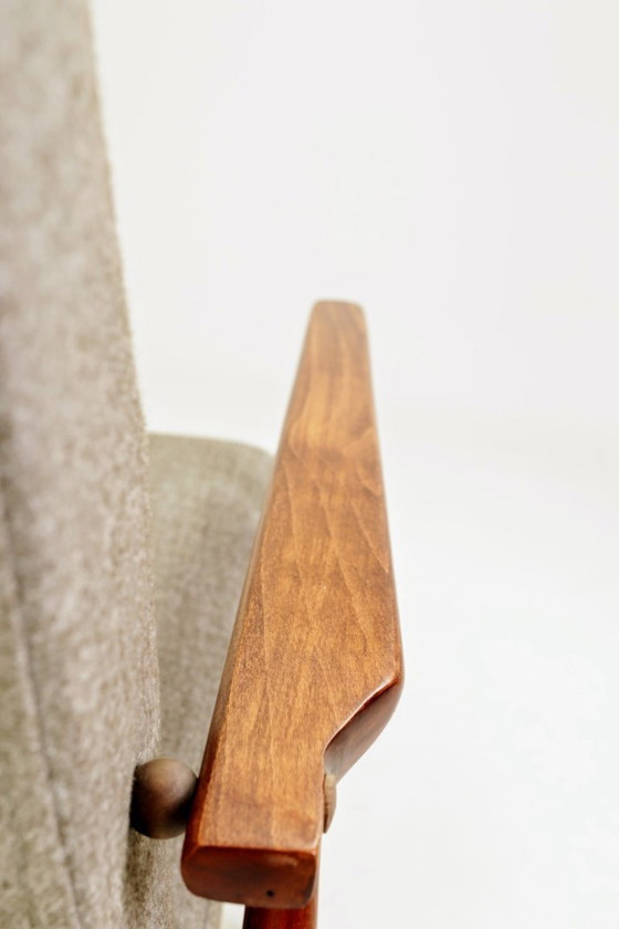 Image 1 of Scandinavische loungestoel met grijze zachte bekleding | Opgeknapte vintage fauteuil