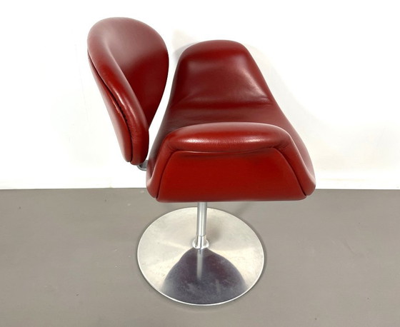 Image 1 of Sillas Artifort Little Tulip con mesa de comedor ovalada de Pierre Paulin, década de 1990