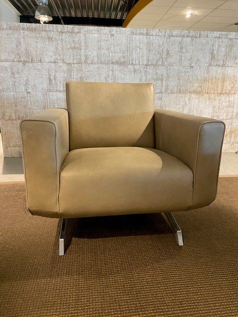 Image 1 of Poltrona Dirk di Jamé Seating