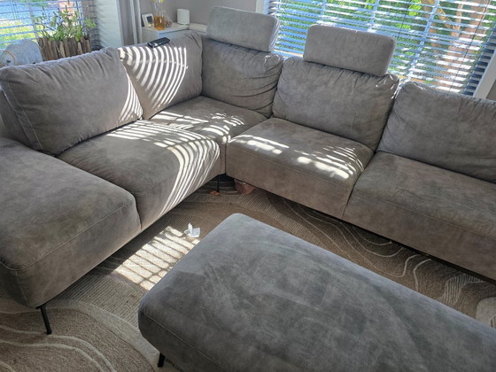 Image 1 of Divano angolare Domingo con pouf e poggiatesta e chaise longue con USB