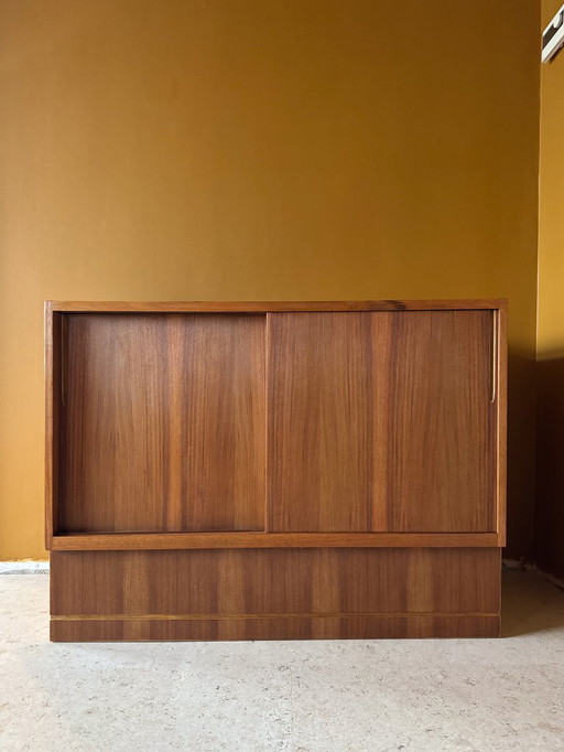 Buffet style années 60 – placage noyer