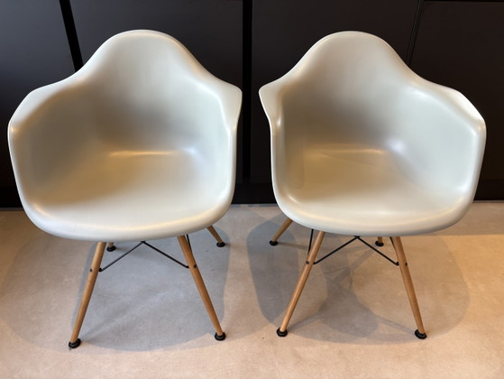 2x Vitra Eames DAW – Sessel, Metal, Plastic (photo 2 of 9)