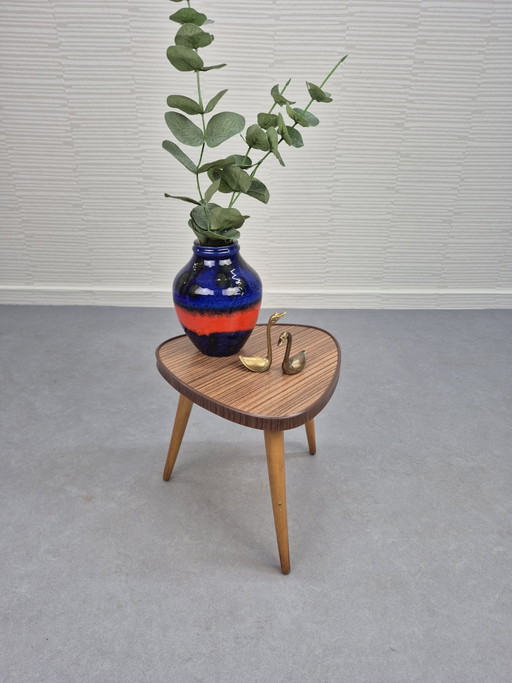 Vintage Plant Table with Formica Wood-Look Top. – plantentafel, Plastic (photo 2 of 6)