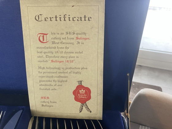 Image 1 of Cubiertos con filo dorado