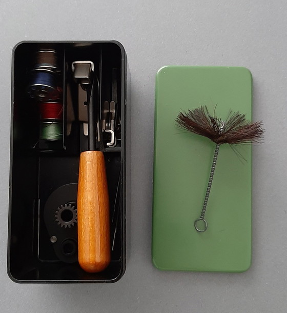 Image 1 of Industriële Vintage Naaimachine Elna "Grasshopper"