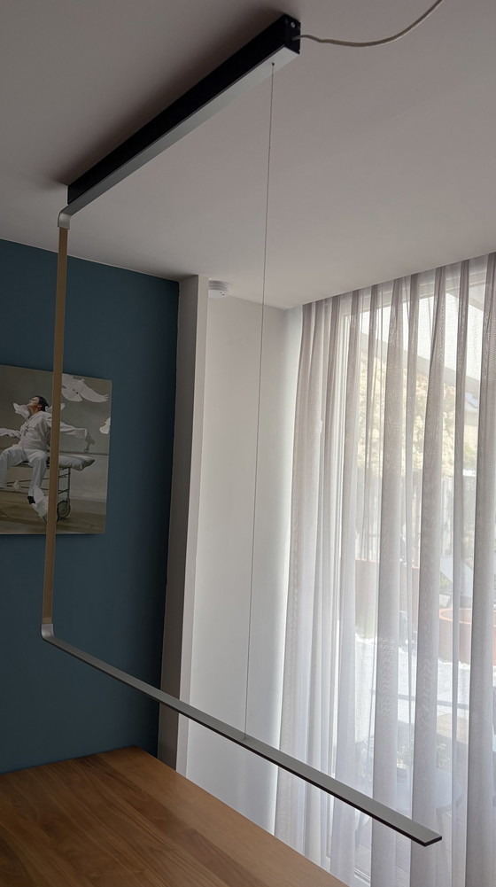 Image 1 of Lámpara colgante Nimbus modelo Línea C, 120 cm de largo, 110 cm de alto, aluminio anodizado, LED de 24 W y regulable.