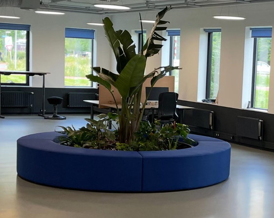 Image 1 of Unique round bench with integrated planter – eye-catcher for office, catering or reception area