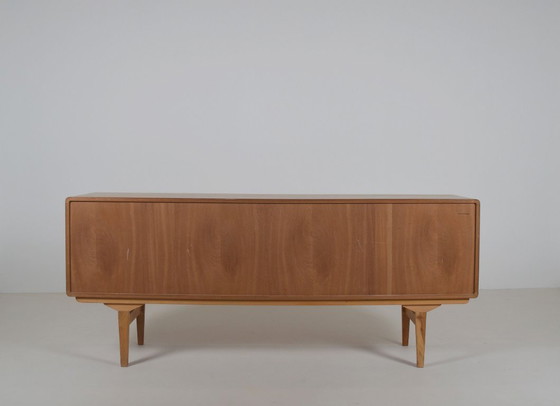 Image 1 of Dänisches minimalistisches Sideboard aus heller Eiche, 1960er Jahre