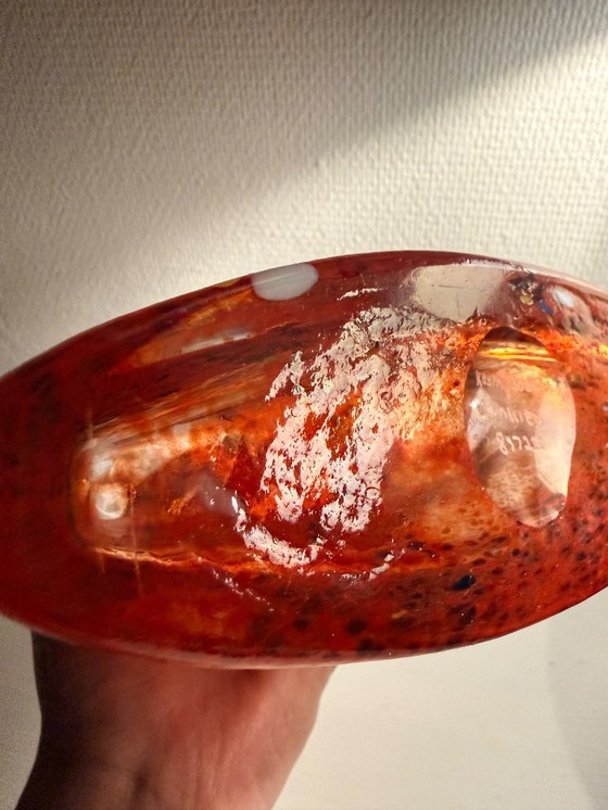 Image 1 of Vase signé Kosta Boda « Satellite » par Bertil Vallien - Grands Confettis Rouges (Modèle 89715)