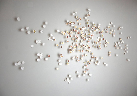 Image 1 of Dimensionaal modern organisch decoratief wandkunstwerk met textuur in wit, brons, espresso en goud - "Groei"