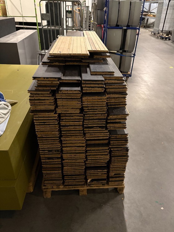Image 1 of Hardhouten Eiken vloer zwart (+-60m2)