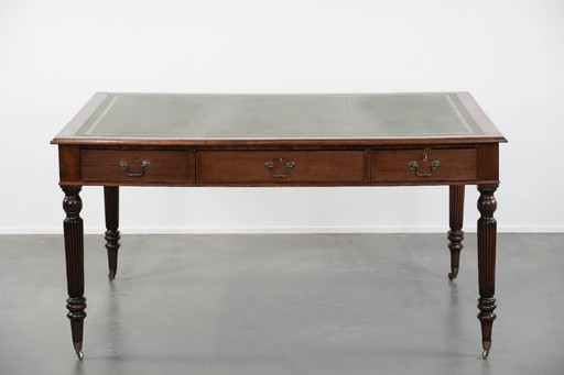 Antieke Schrijftafel/ Bureau/ Partner Desk Uit Begin 20e Eeuw Met 6 Lades En Een Donkergroen Lederen Blad In Engelse Stijl