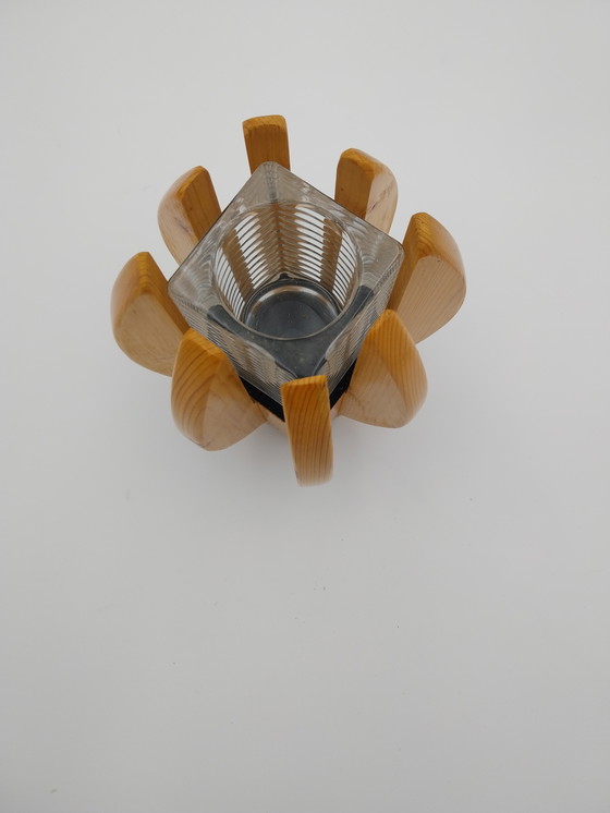 Image 1 of 1 x Zweedse grenen kandelaar met glazen inzet. 1970's 