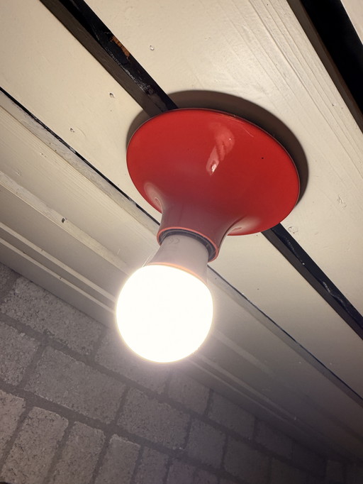 Due lampade Artemide rosse