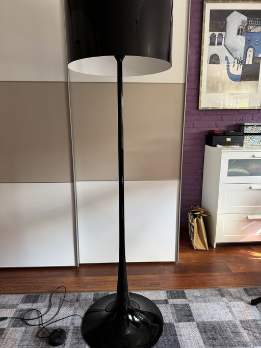 Flos floor lamp, spun light. 3 small damages on the base.