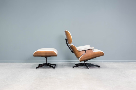 Image 1 of Sillón Eames + otomana