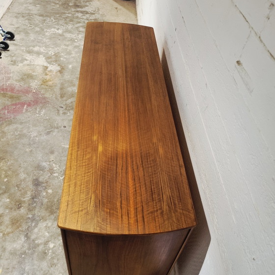 Image 1 of Credenza Fristho di William Watting, in noce e ottone, anni '50.