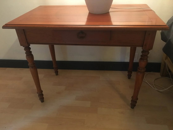 Schreibtisch mit Schublade aus Kirschholz – Beistelltische (photo 3 of 7)
