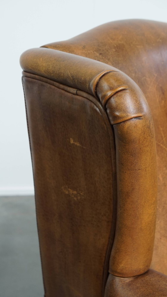 Image 1 of Karaktervolle vintage schapenleren oorfauteuil met een mooi patina