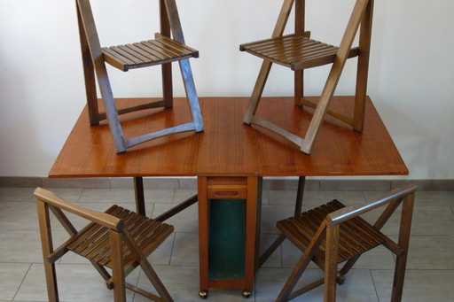 Klaptafel en 4 klapstoelen, jaren 60