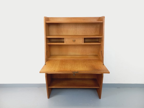 Image 1 of Meuble secrétaire bibliothèque de rangement vintage en bois de chêne des années 60