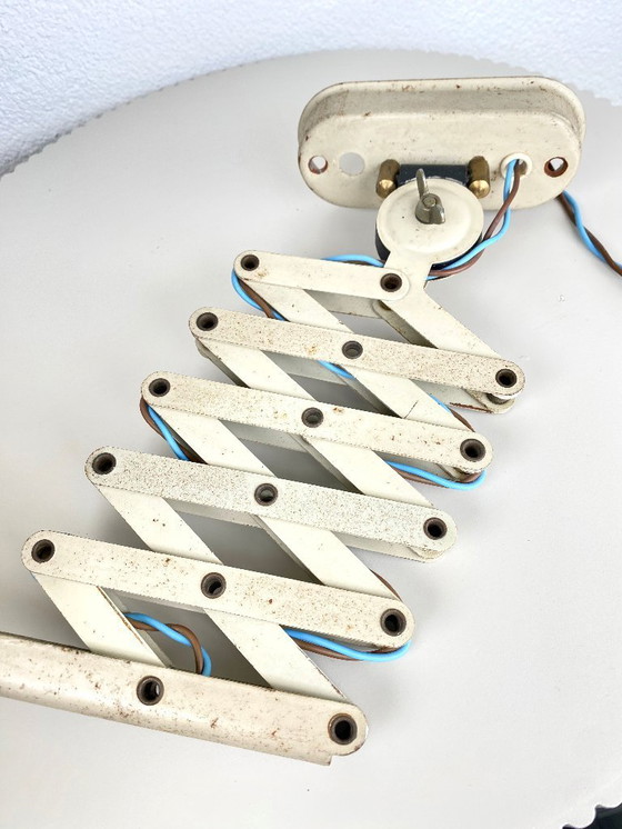 Image 1 of Middelgrote Vintage Industriële Bauhaus Schaar Wandlamp In Creme Wit / Grijs / Licht Beige - Vintage Accordeon MCM Wandlampen