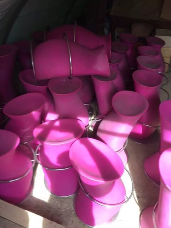 Image 1 of Set di 24 sgabelli di design moderno Memphis del 1980