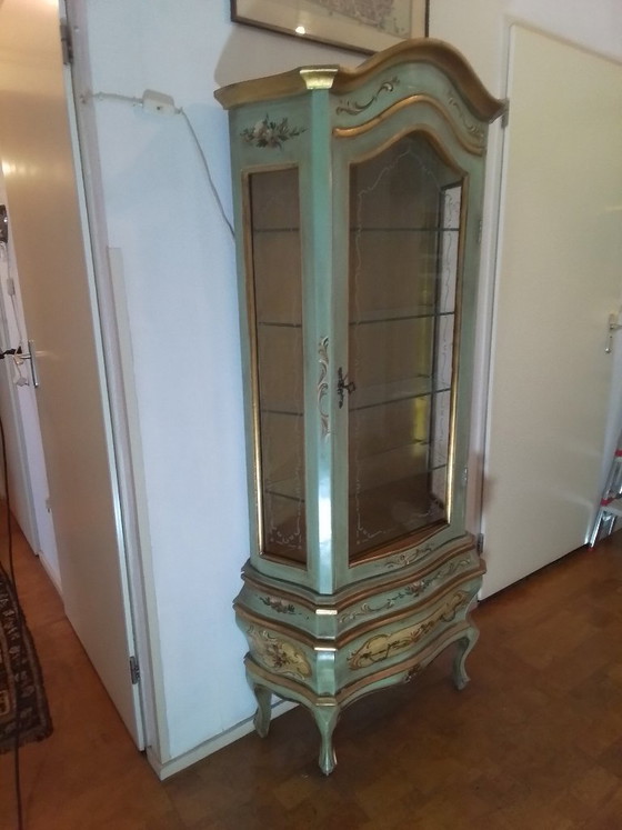 Vitrine im venezianischen Rokoko-Stil, Glas, Holz, Mintgrün (Foto 2 von 5)