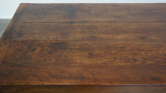 Image 1 of Table de salle à manger ancienne en bois fruitier du 18ème siècle avec 2 tiroirs