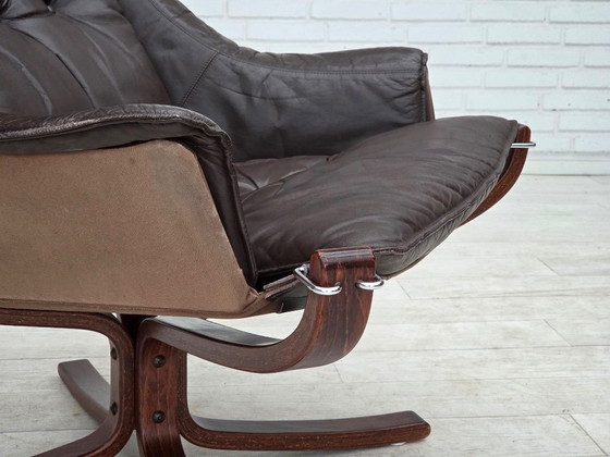Image 1 of Années 1970, design norvégien de Sigurd Ressel, modèle de fauteuil lounge « Falcon ».