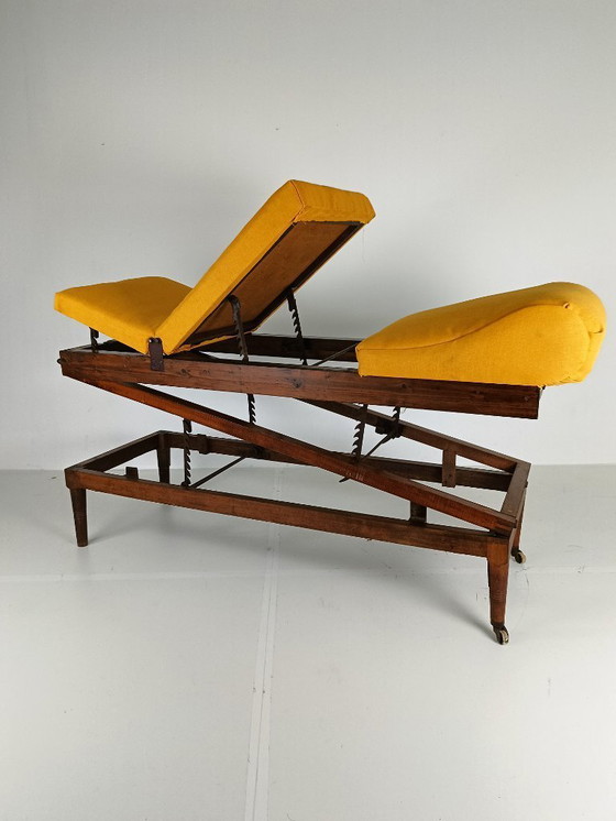 Image 1 of Cama de hospital militar inglesa antigua