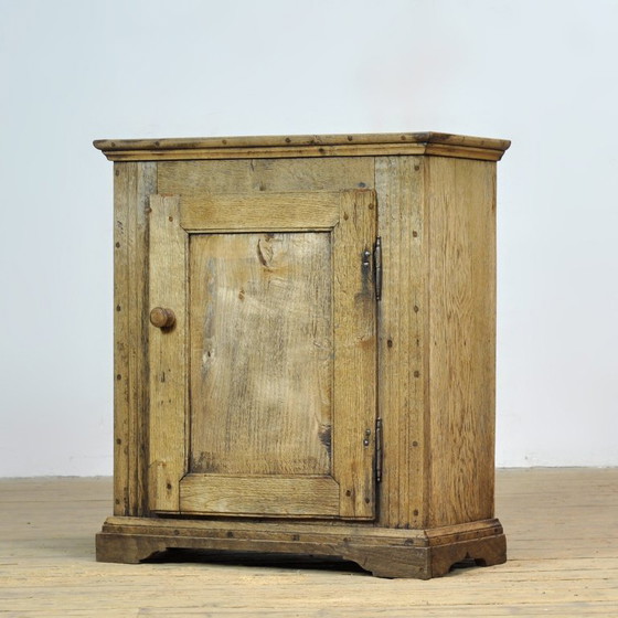 Image 1 of Petit meuble en chêne, vers 1820