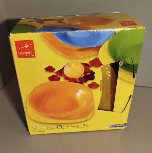 Set of 18 plates by Bormioli Rocco, VENEZIA line, never used in its original packaging.