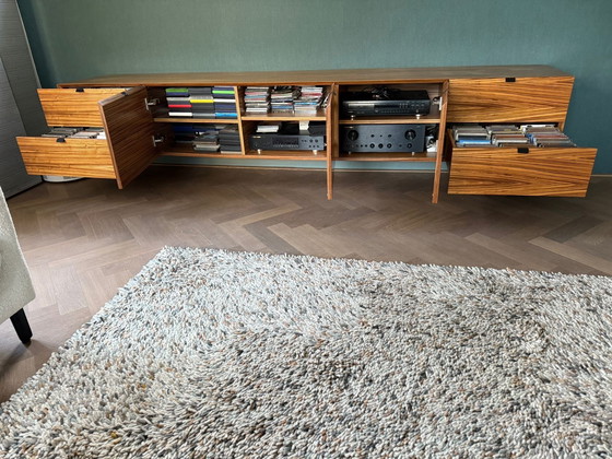 Image 1 of Zebrano fineer hangkast