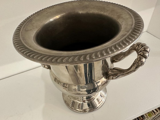 Image 1 of Cubo de champán de metal plateado - Estilo clásico con asas talladas