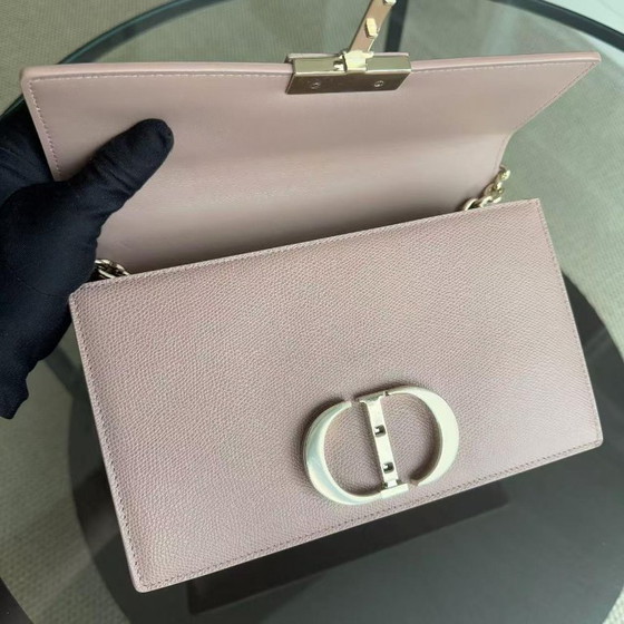 Image 1 of DIOR 30 MONTAIGNE KETTENTASCHE - CAVIAR-GENARBIGES KALBSLEDER, NUDE-ROSA, GOLDENE BESCHLÄGE