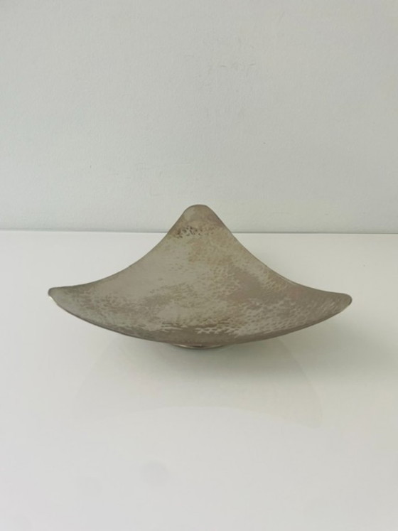 Image 1 of Vintage triangular metal bowl on a base – hammered texture