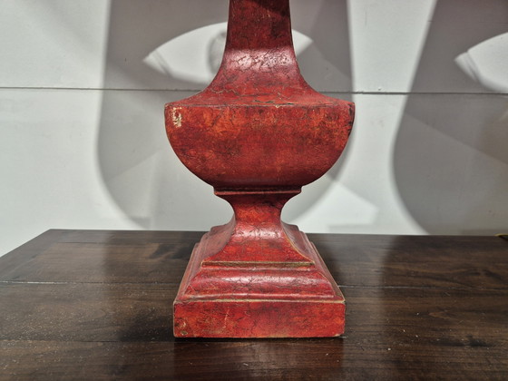 Image 1 of Lampes de table en bois gesso rouge français avec abat-jour assortis
