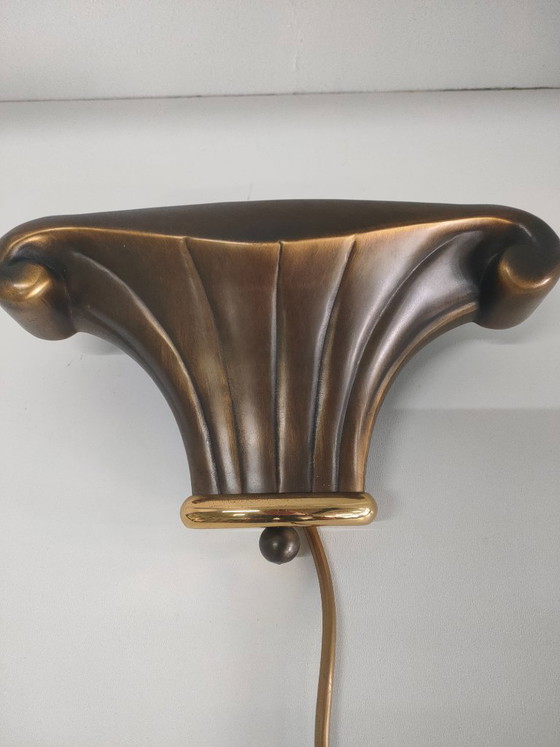 Image 1 of Lampada da parete in stile Art Déco Hollywood Regency, color oro e marrone, con illuminazione alogena.