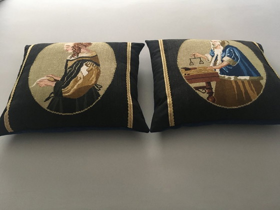 Image 1 of Cuscini Vermeer, ricamati a mano