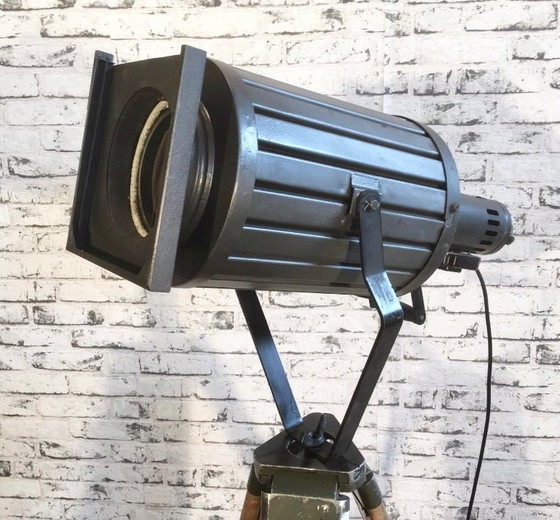 Image 1 of Faretto da teatro vintage nero su treppiede in legno, anni '60