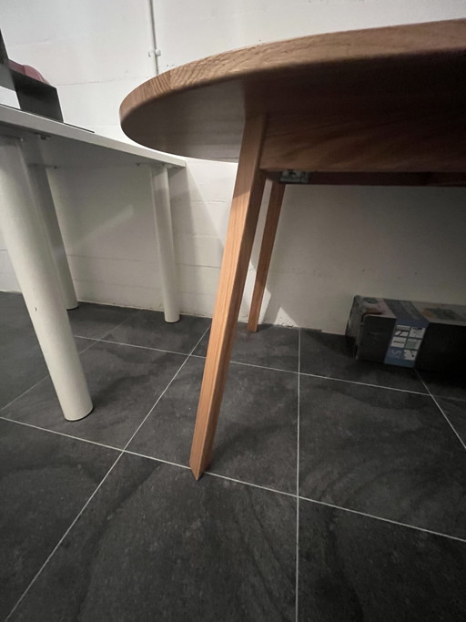 Table à pieds triangulaires HAY