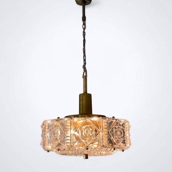 Image 1 of Scandinavisch moderne plafondlamp van messing en kristal – jaren 60 – toegeschreven aan Carl Fagerlund