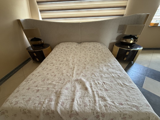 Image 1 of Luxe Hotel Chic Slaapkamer Set – Complete Set met Groot Hoofdbord, Spiegel en Nachtkastjes
