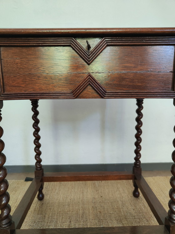 Antieke Sidetable in Jacobijnse Stijl met Barley Twist Poten – Ladekasten, Wood (photo 2 of 8)